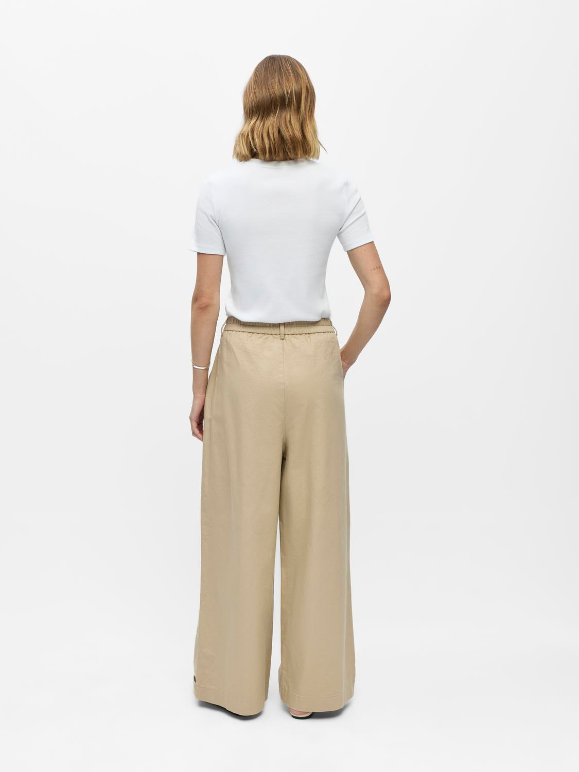 model_shot-back
